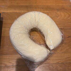 NWT - travel pillow
